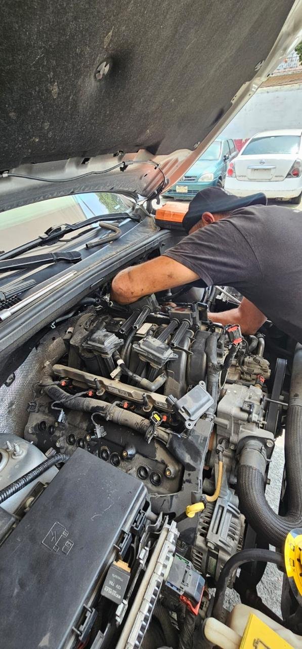Técnico en servicio de motor — Todo Blindado